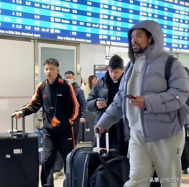 九游娱乐app下载-胡明轩领衔三名国手缺席！广东抵达呼和浩特 残阵再战上海引关注