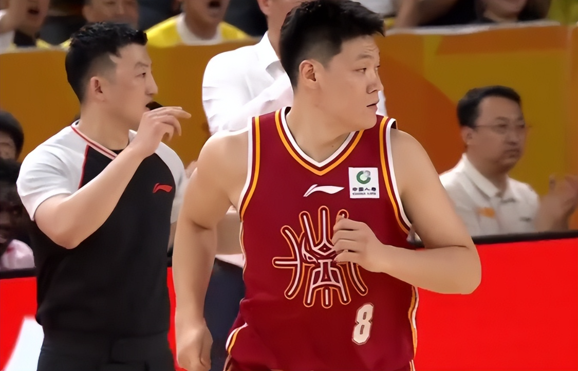 九游娱乐登录入口-1-1！卫冕冠军拒绝出局 山西男篮主场球迷不满吹罚，怒斥裁判